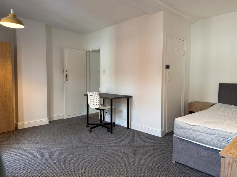St. Andrews Street - 3 Bed Student House - Thumbnail 3